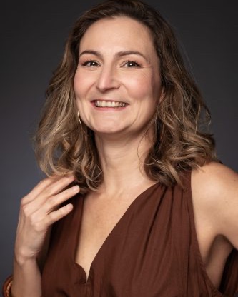 Portrait de femme en studio, issu de la série FEMINAE de Lucie Poirier